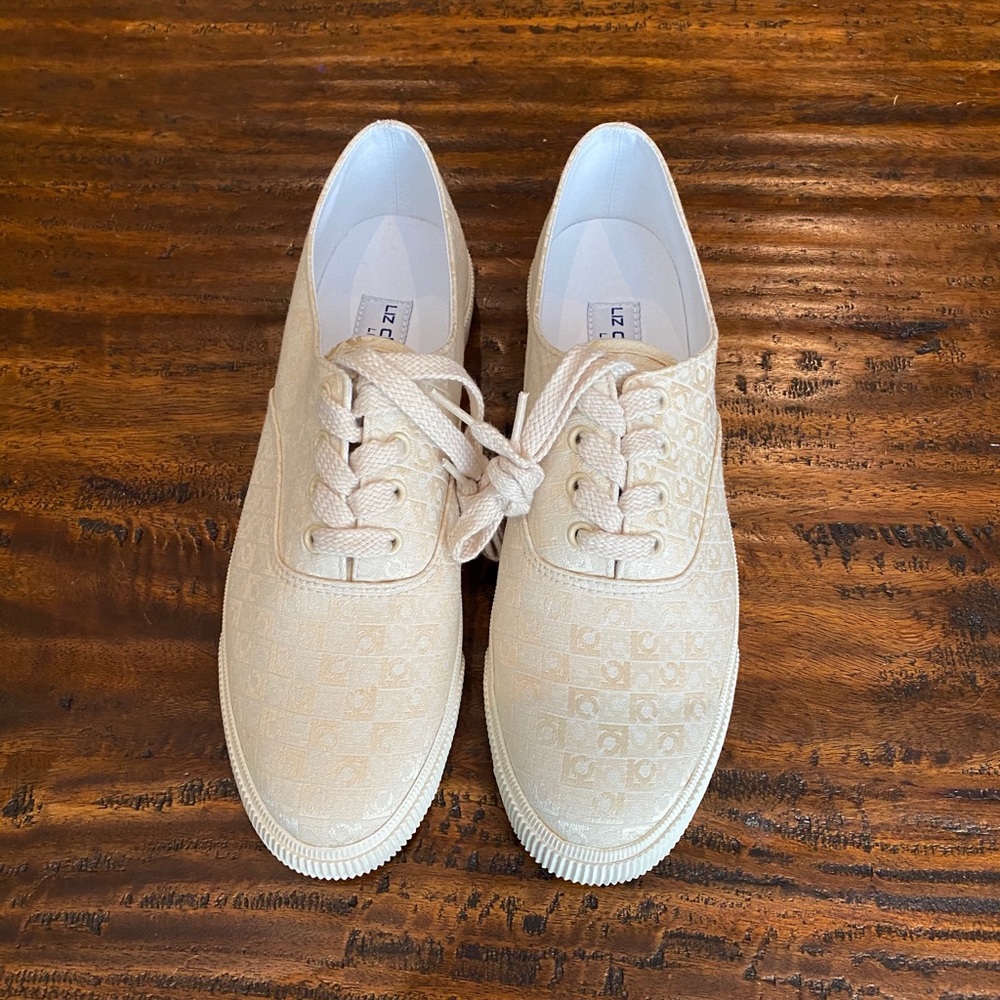 Liz Claiborne Size 8.5 Canvas Sneaker